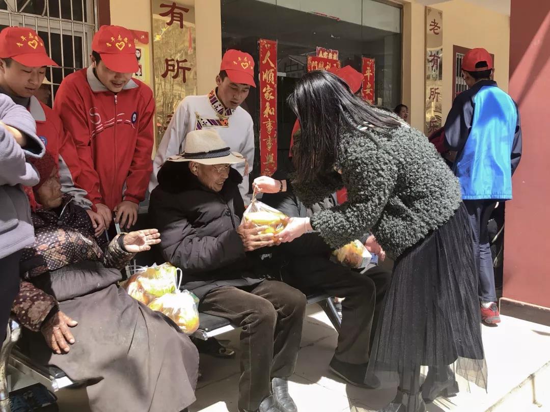 松潘中學(xué)舉辦“傳承革命精神、弘揚(yáng)愛國(guó)主義”校園文化