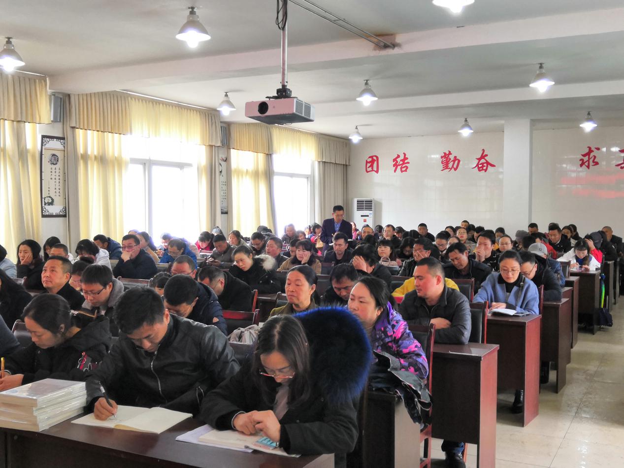 加強(qiáng)業(yè)務(wù)培訓(xùn)，切實(shí)提高業(yè)務(wù)素質(zhì)