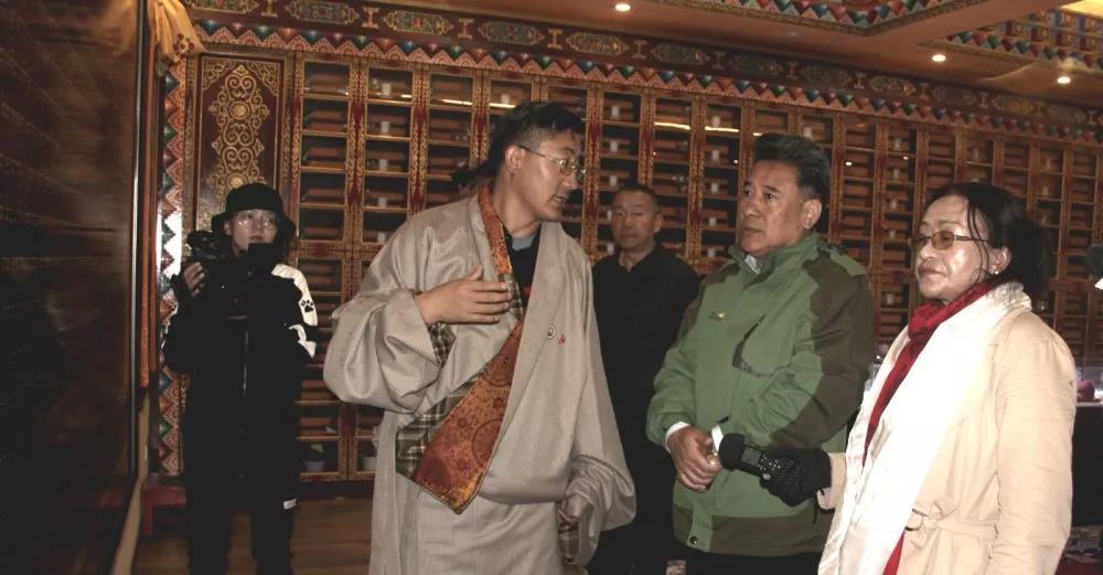 厲害了，央視媒體走進(jìn)若爾蓋藏文中學(xué)