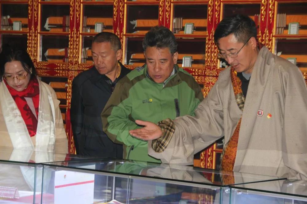 厲害了，央視媒體走進(jìn)若爾蓋藏文中學(xué)