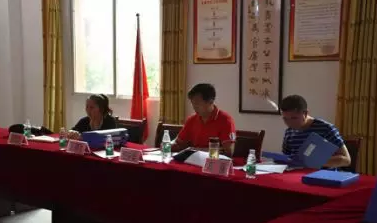 石河中學(xué)接受市“全國校園足球特色學(xué)?！痹u估檢查