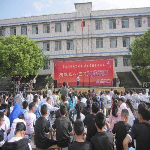 石湍中學(xué)中考分?jǐn)?shù)線是多少？