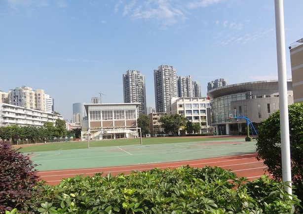 四川大學(xué)附屬中學(xué)地理位置和咨詢電話是？
