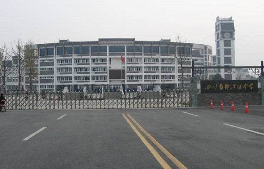 都江堰中學是公辦還是民辦？