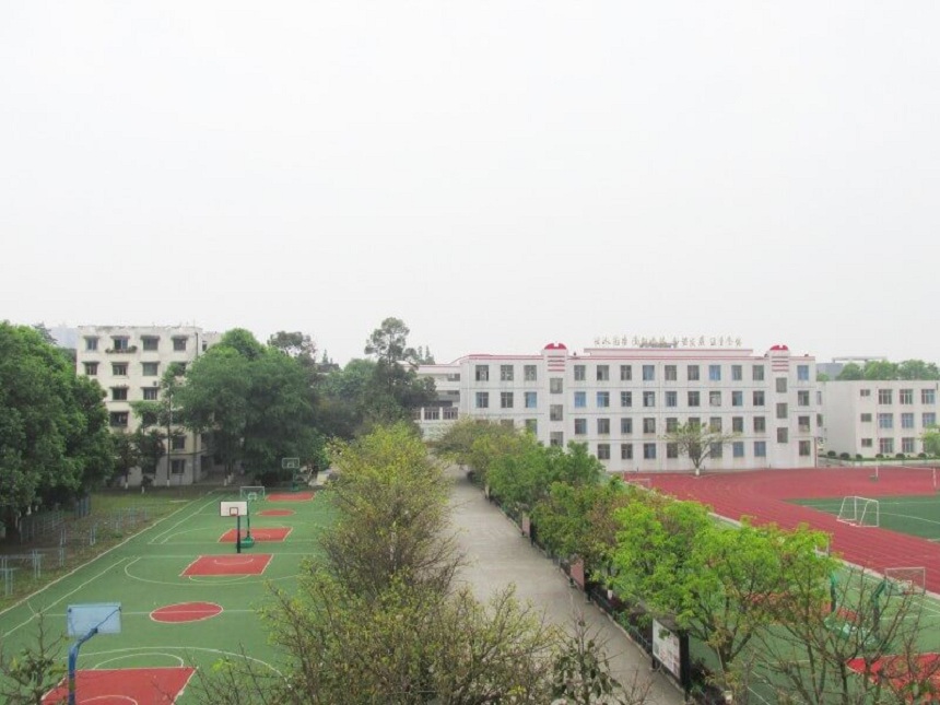 青白江中學(xué)環(huán)境好不好？