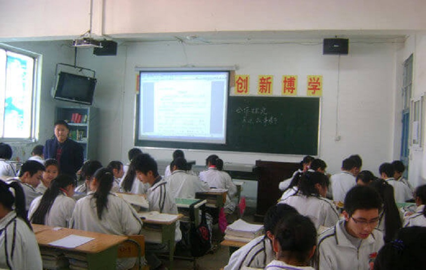 華興中學(xué)2020年中考招生分?jǐn)?shù)線是多少？