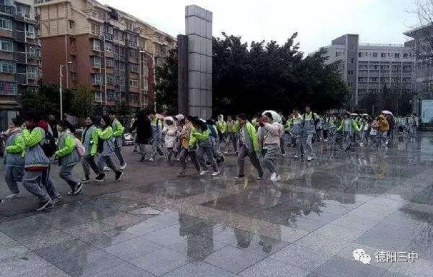 德陽(yáng)三中招生辦電話是多少？