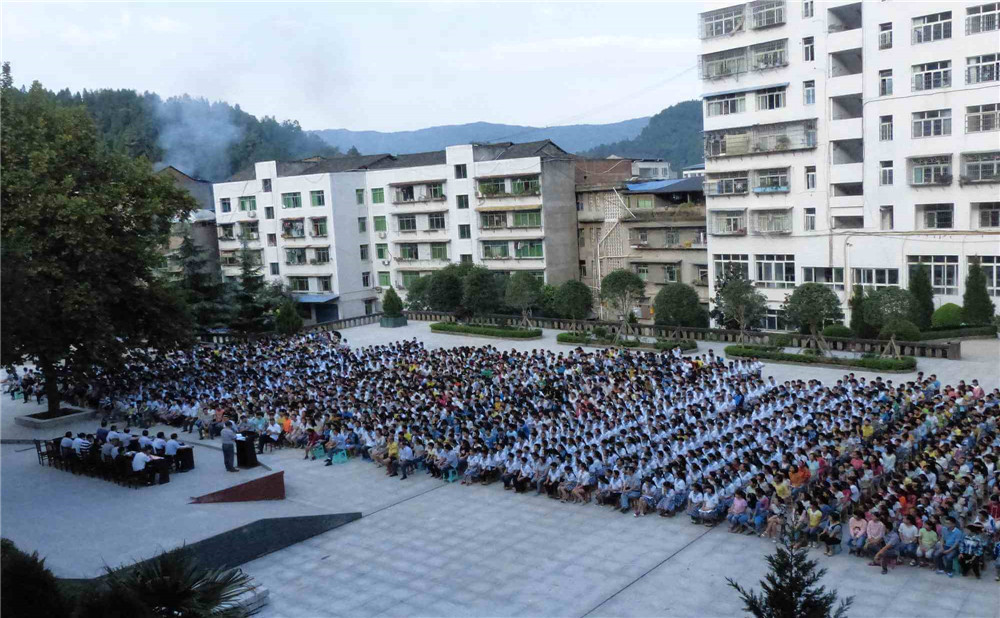 平昌縣響灘中學(xué)學(xué)校地址在哪里？