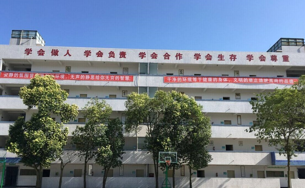 自貢市第二十二中學的招生辦電話是多少？