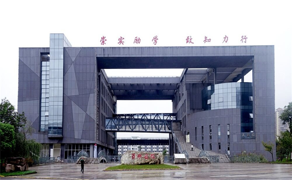 瀘州老窖天府中學(xué)招辦電話是多少？
