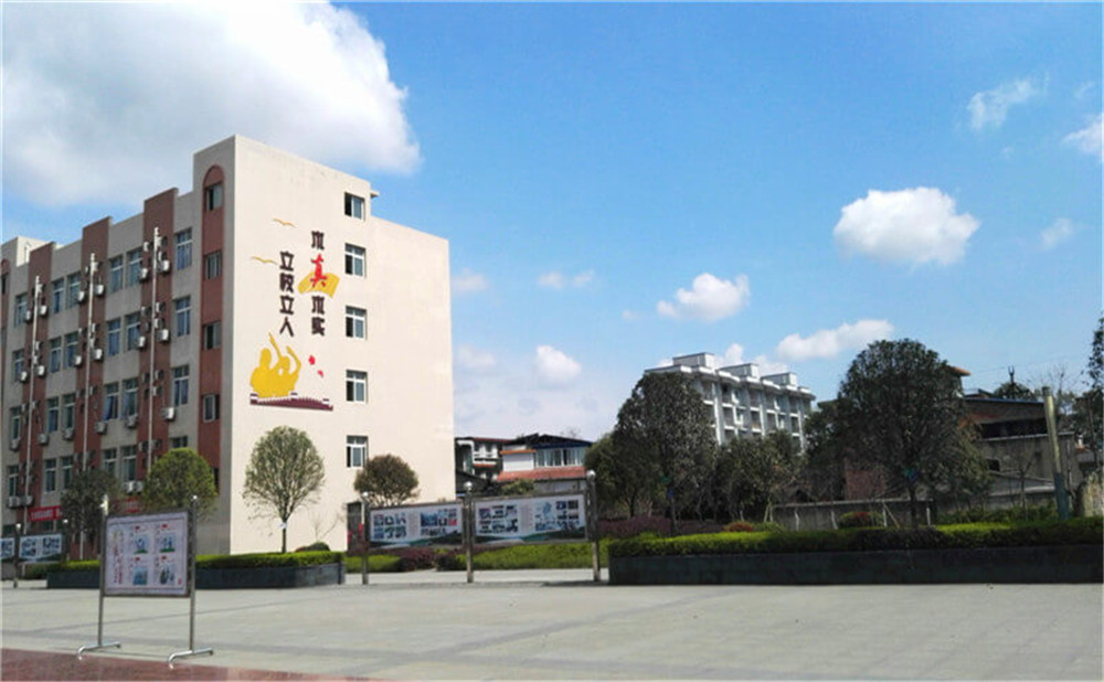 自貢市江姐中學(xué)具體地址在什么地方？