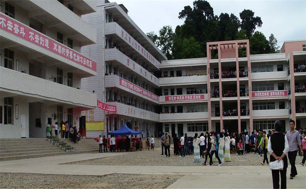 玉山中學(xué)學(xué)校詳細地址在什么地方？