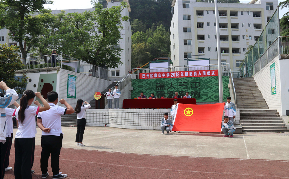 鼎山中學(xué)學(xué)校招辦電話(huà)是多少？