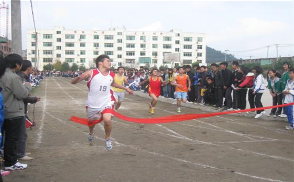 花叢中學(xué)學(xué)校詳細(xì)地址在什么地方？