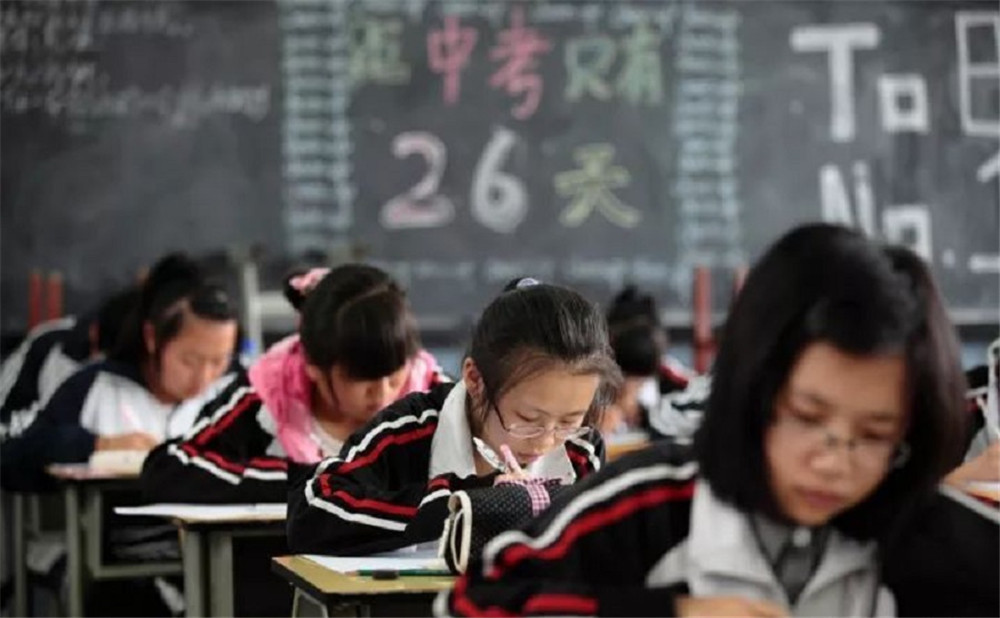 儀隴復(fù)興中學(xué)聯(lián)系電話是多少？