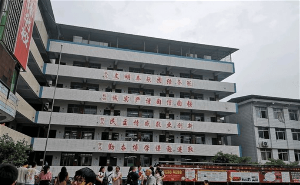 資中縣第三中學(xué)學(xué)校環(huán)境怎么樣？