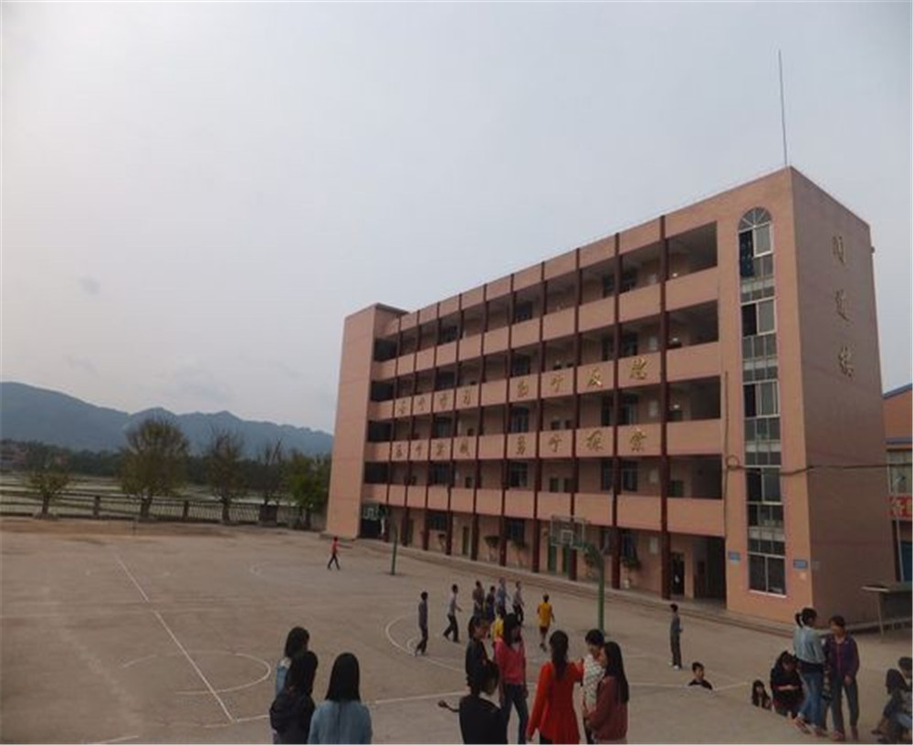 開江縣任市中學的詳細地址在什么地方？