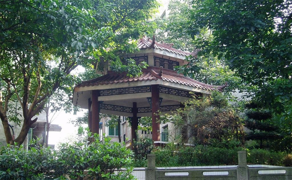 四川省鄰水中學的詳細地址在什么地方？