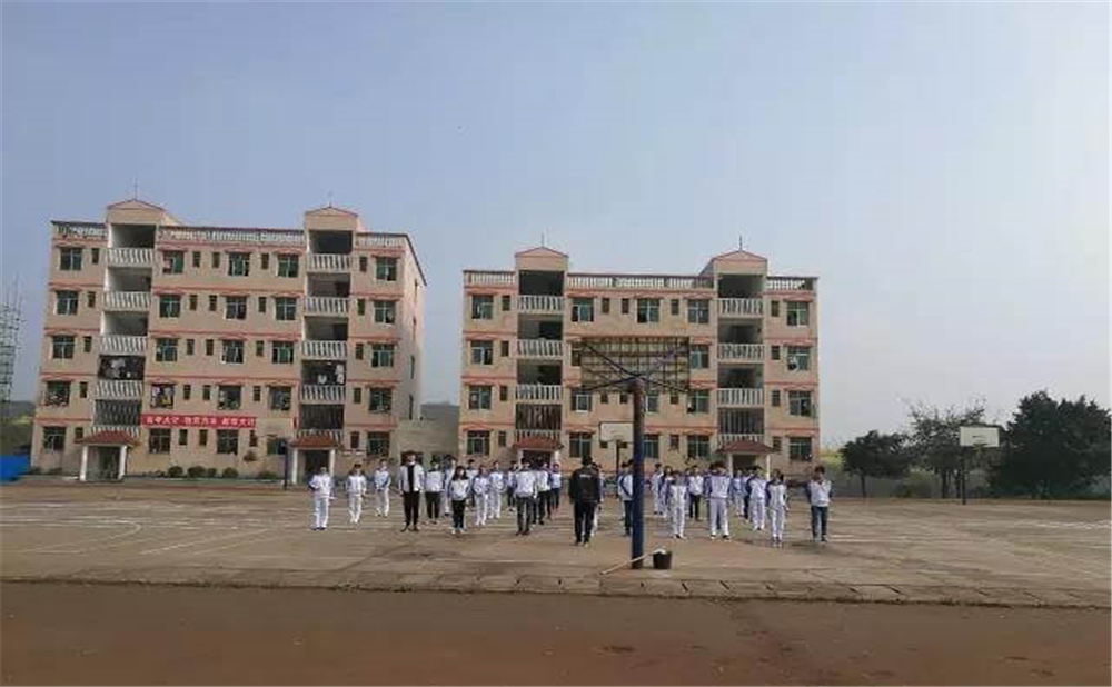 內(nèi)江市第十一中學(xué)2020年學(xué)校學(xué)費(fèi)多少錢一年？