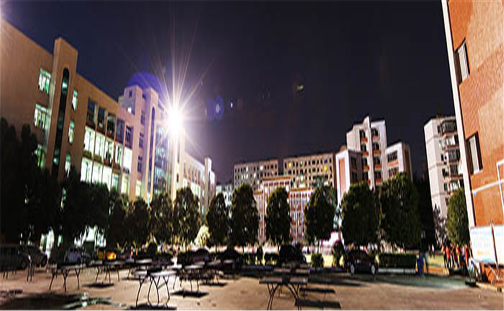 南充市白塔中學(xué)學(xué)校環(huán)境怎么樣？