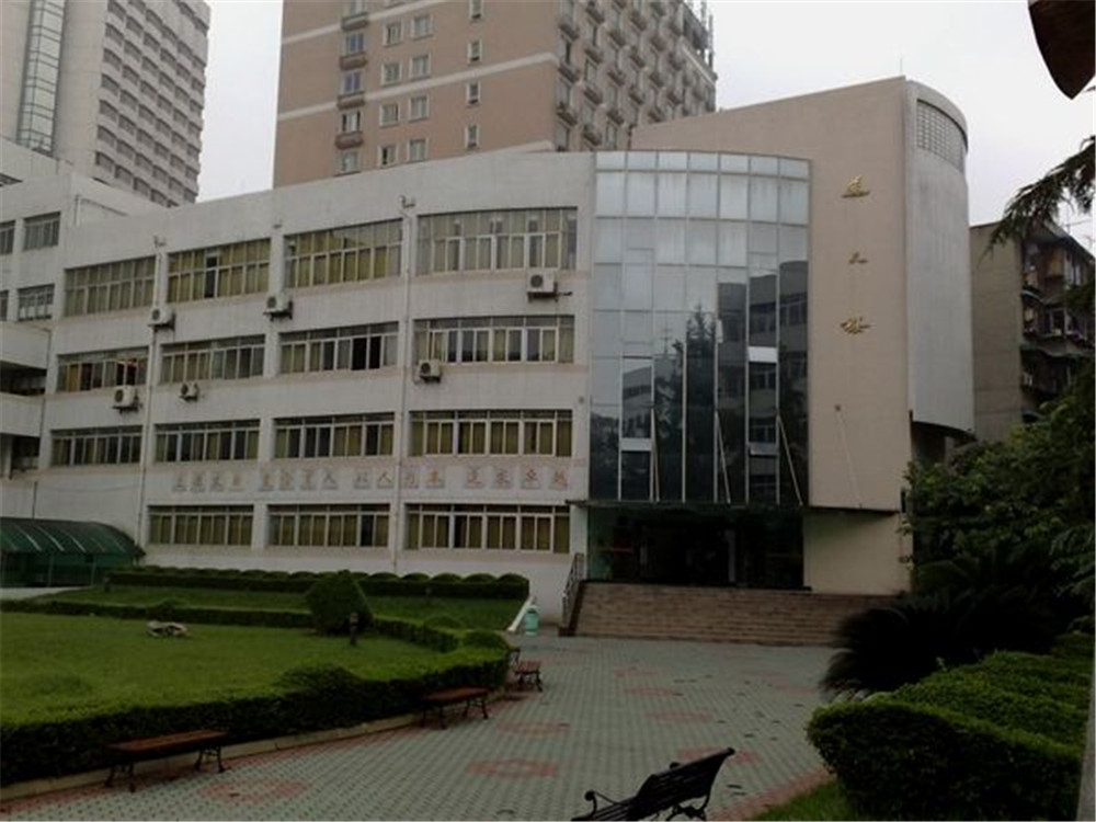 成都市鹽道街中學(xué)2020年的錄取分?jǐn)?shù)線是多少？