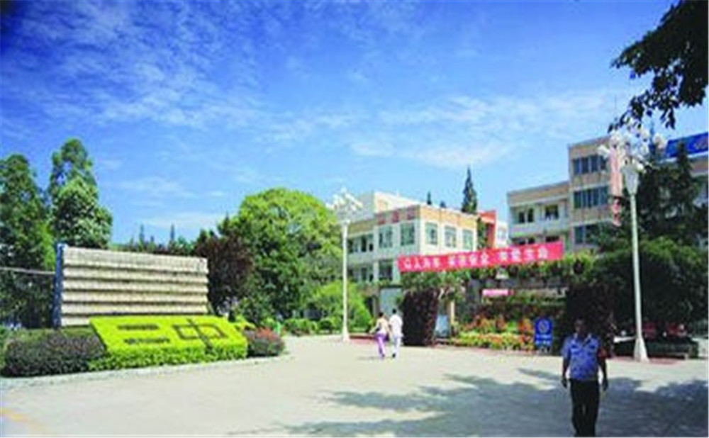 新都二中去年的錄取分?jǐn)?shù)是多少？