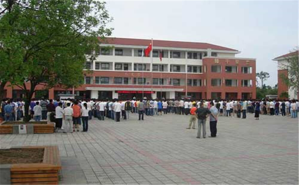 邛崍一中的去年錄取分數(shù)線是多少分？