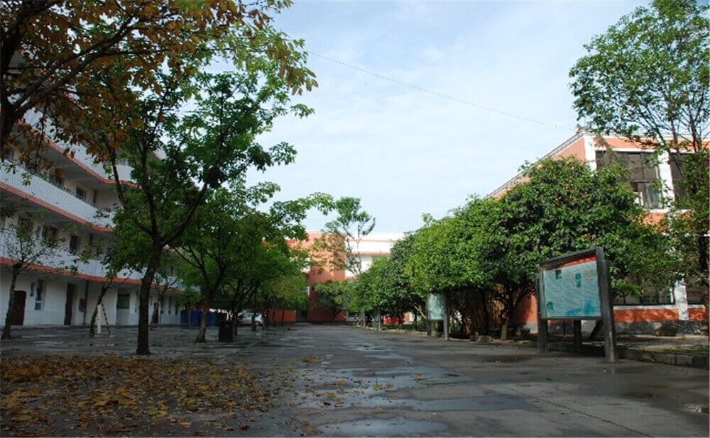 大邑中學(xué)近三年的錄取分?jǐn)?shù)是多少分？
