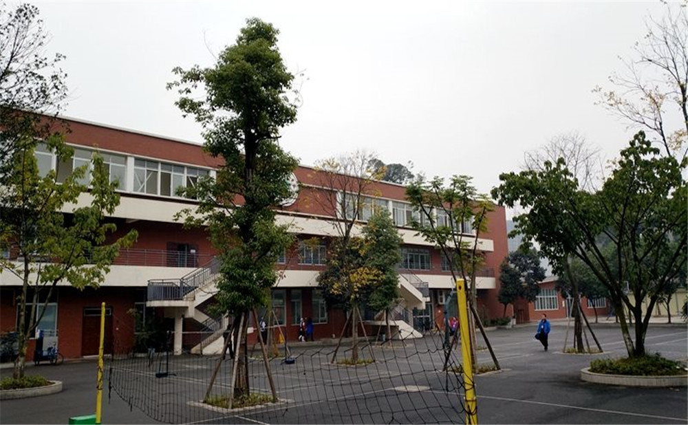 成都七中八一學(xué)校的高中住宿怎么樣？