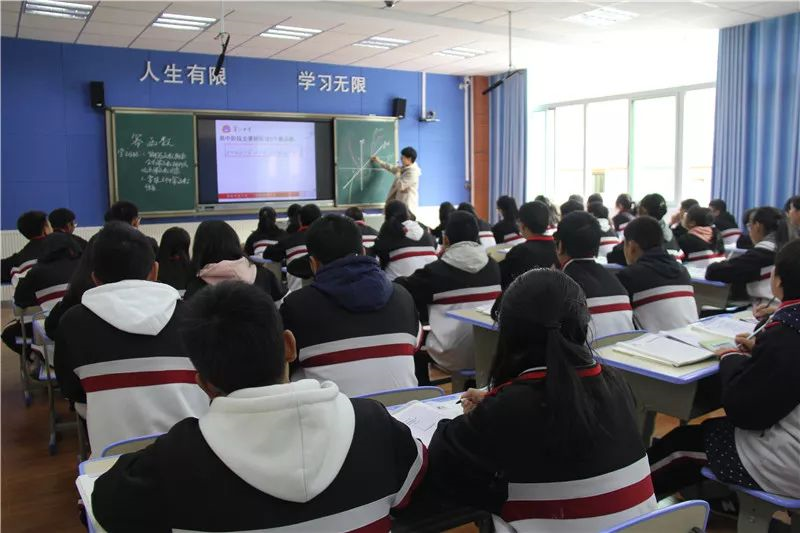 蒲江中學的學費是多少？