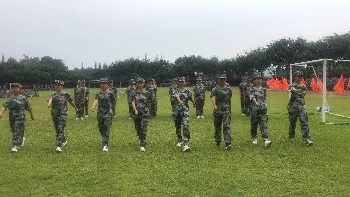 華潤高級中學(xué)的學(xué)費是多少？