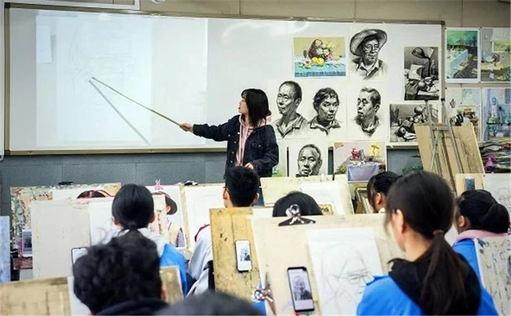 成都市第三中學(xué)錄取分?jǐn)?shù)是多少？