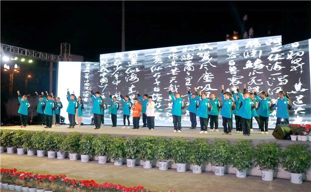 青白江中學(xué)高中一年的學(xué)費(fèi)多少錢？