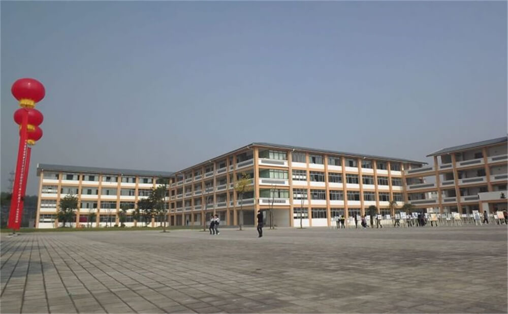 城廂中學(xué)高中一年的學(xué)費(fèi)多少錢？