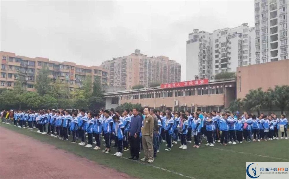 成都西藏中學初升高的學費是多少？