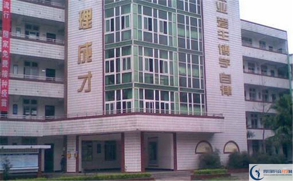 青白江中學(xué)高中部錄取分?jǐn)?shù)是多少？