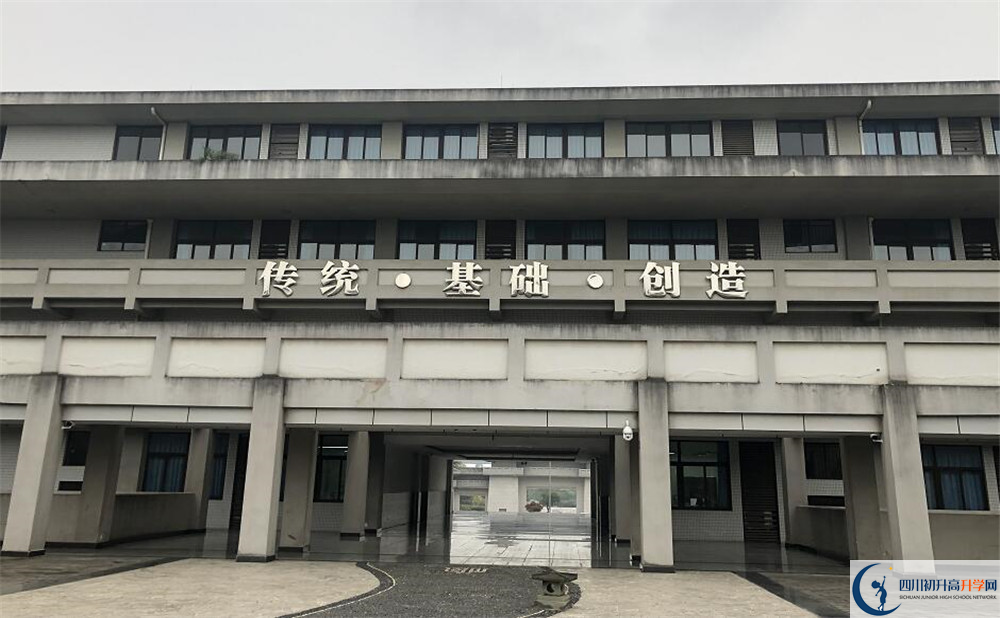 成都石室中學(xué)的是個怎么樣的學(xué)校？