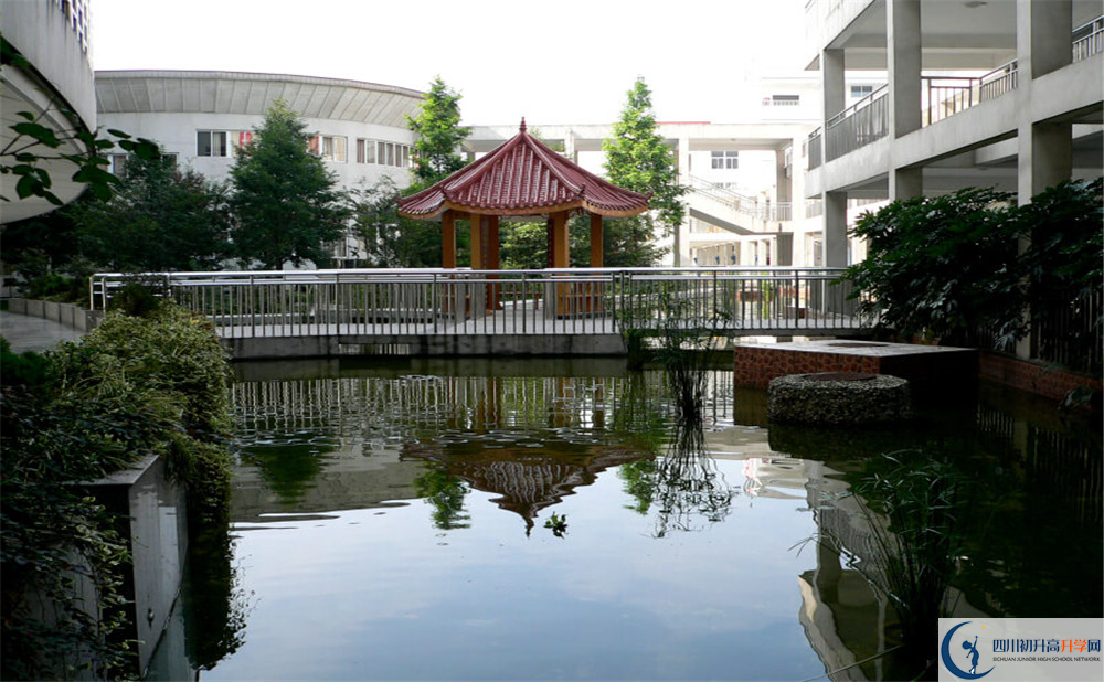 成都市龍泉中學(xué)的高中好不好？