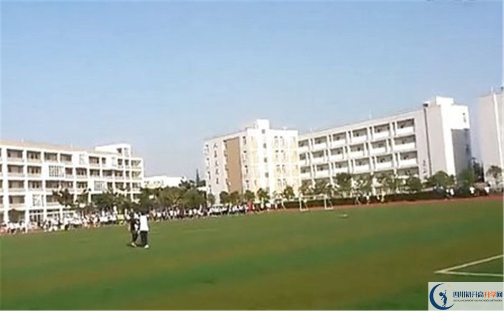郫縣四中的學(xué)費(fèi)大概多少？