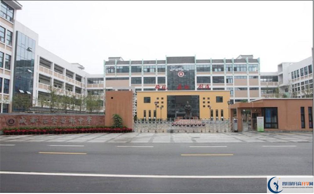 成都石室蜀都中學(xué)的學(xué)費(fèi)大概多少？