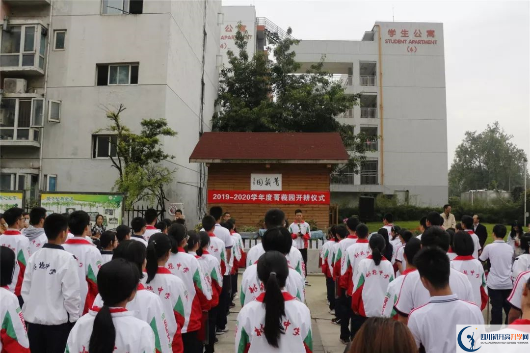 成都樹德中學(xué)光華校區(qū)一年的學(xué)費(fèi)是多少？