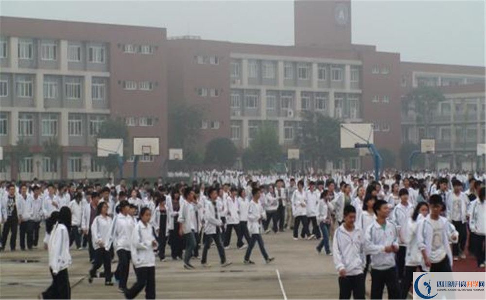 華潤高級中學的初升高分數(shù)線是多少？