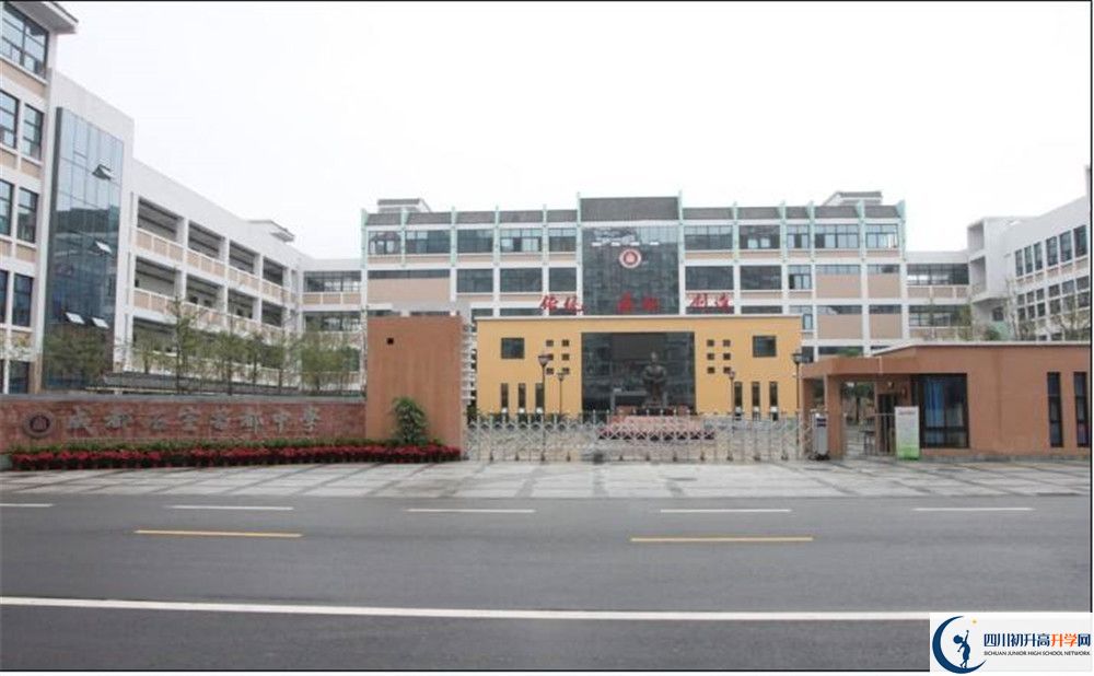 成都石室蜀都中學(xué)一年的學(xué)費(fèi)是多少錢？