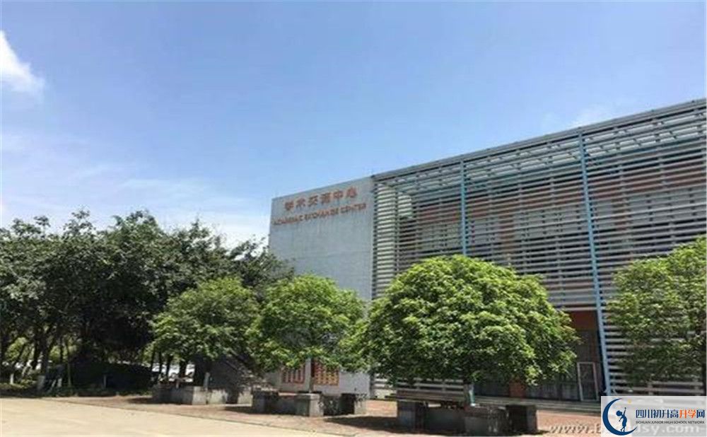 成都樹德中學(xué)光華校區(qū)一學(xué)期的學(xué)費(fèi)是多少？