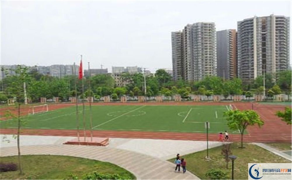 金堂實(shí)驗(yàn)中學(xué)的高中住宿好不好？