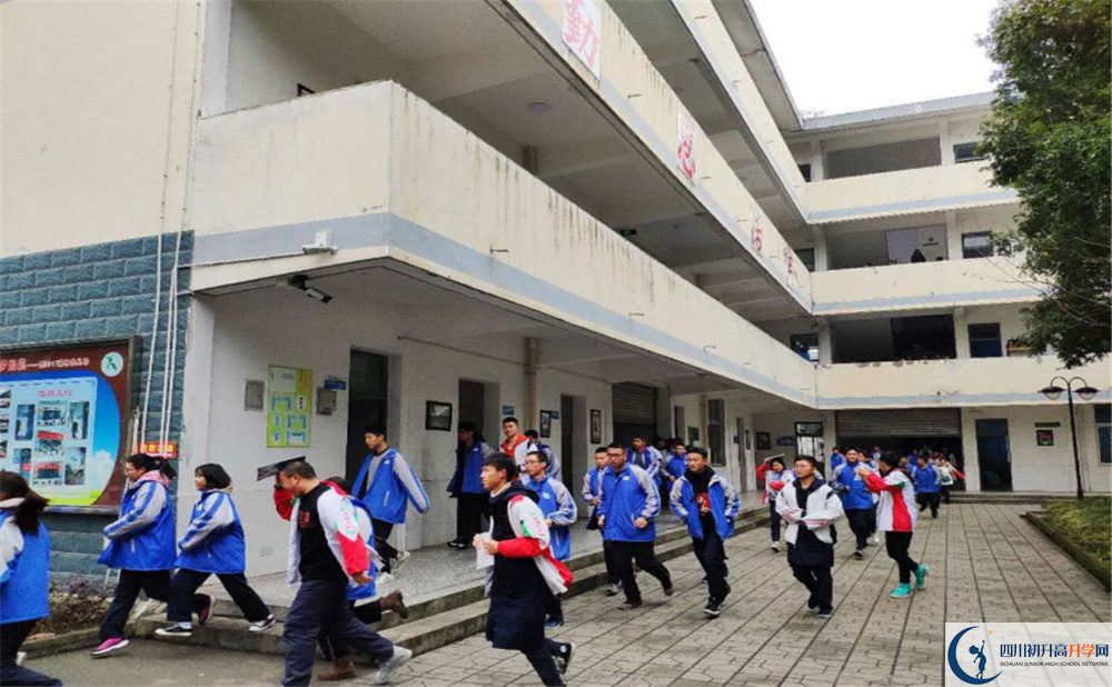 樹德懷遠(yuǎn)中學(xué)的高中住宿好不好？