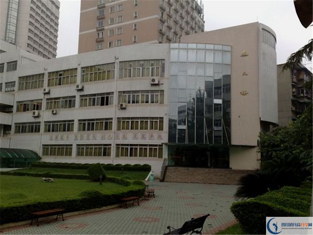 成都市鹽道街中學(xué)的分?jǐn)?shù)線大概是多少？
