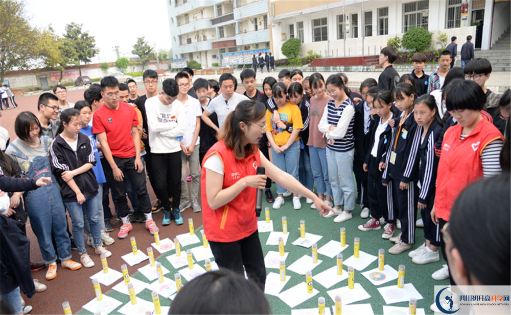 近幾年新都泰興中學高中錄取的分數(shù)線是多少？
