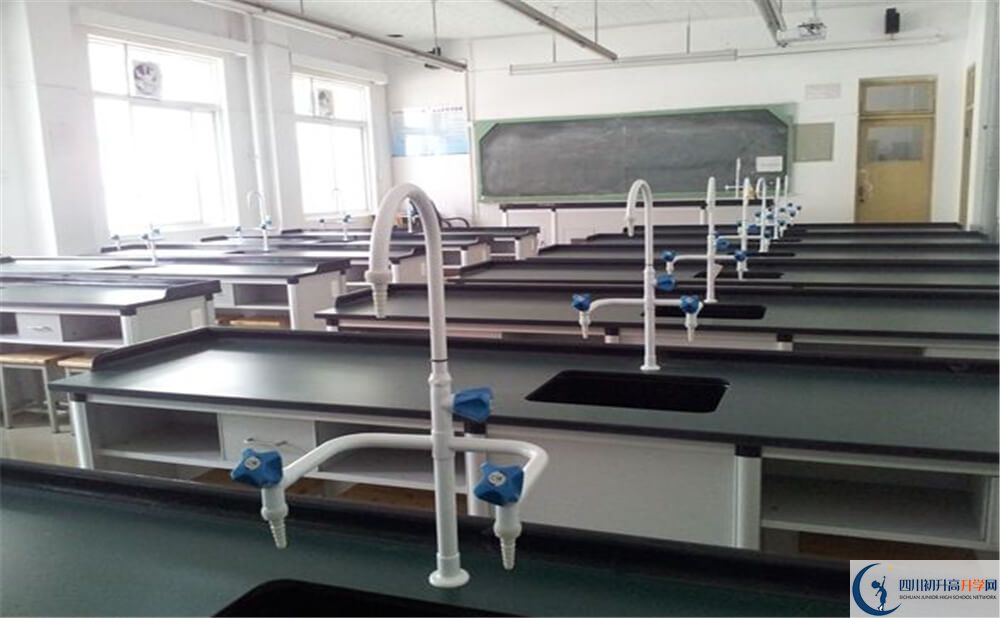 西南交通大學(xué)附屬中學(xué)高中歷年來(lái)的分?jǐn)?shù)線是多少分？