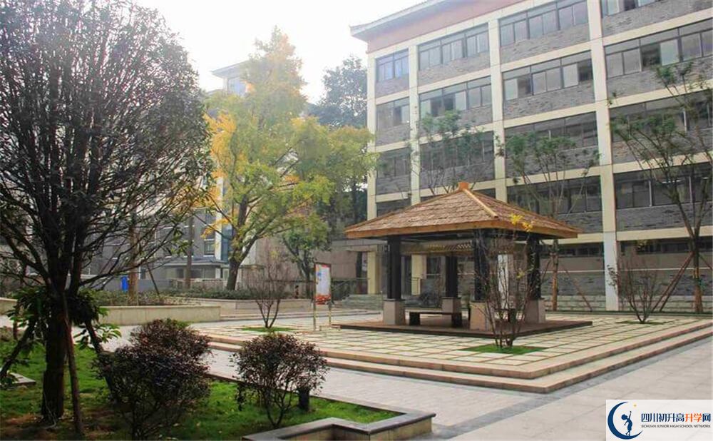 成都市西北中學(xué)高中歷年來(lái)的分?jǐn)?shù)線是多少分？